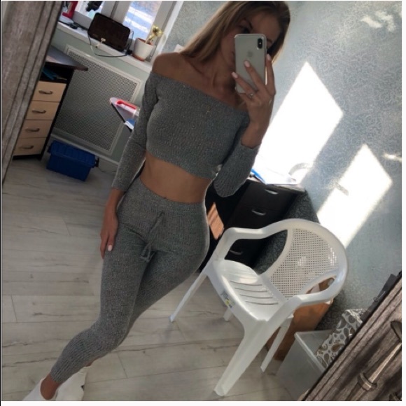 Off Shoulder Crop Top And Leggings Set - Picture 3 of 8